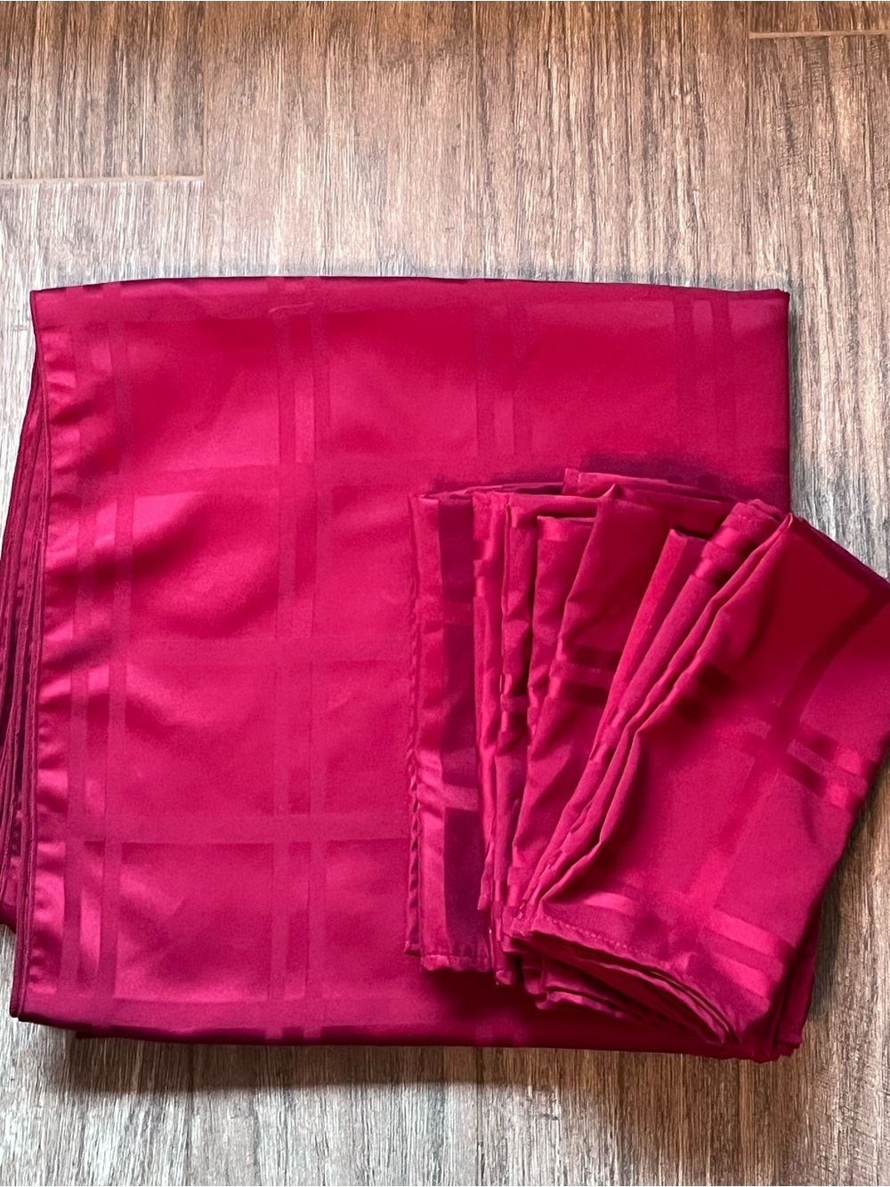 Origins Microfiber Spill Proof Tablecloth 60”x120” Oblong Red with 8 Napkins